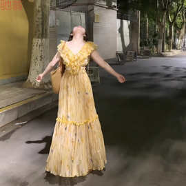 T8Y夏日绝美度假风黄色多巴胺碎花荷叶边连衣裙女夏季一字领绝美