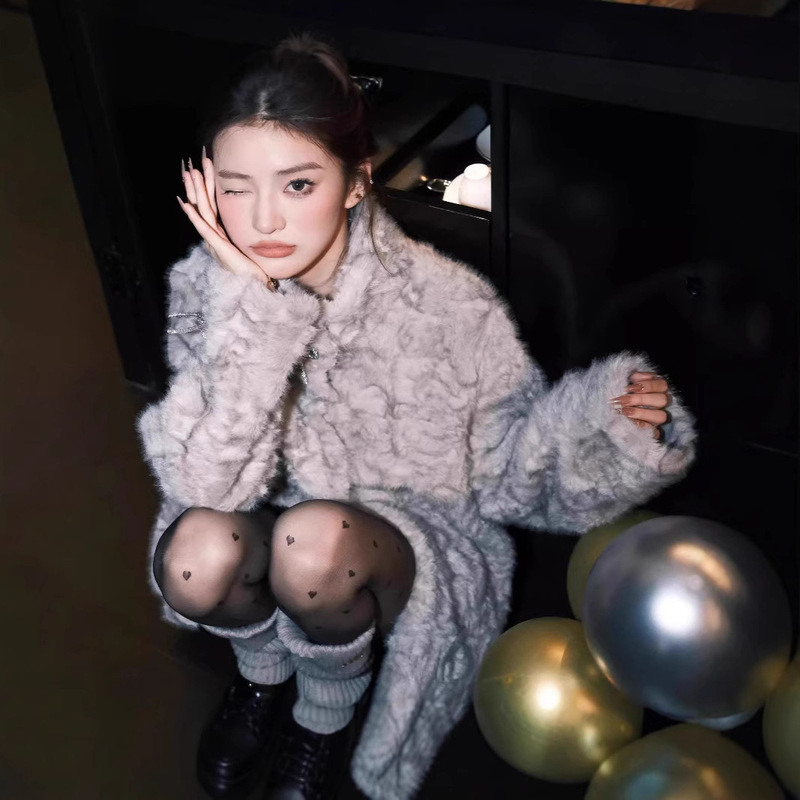 Little Volcano Nunu Yueying Girl Stand-Up Collar Dyed Pointed Eco-Friendly Fur Outwear for Women Winter Warm Fur Outwear Versatile Little Volcano Nunu Yueying Girl Stand-Up Collar Dyed Pointed Eco-Friendly Fur Outwear for Women Winter Warm Fur Outwear Versatile