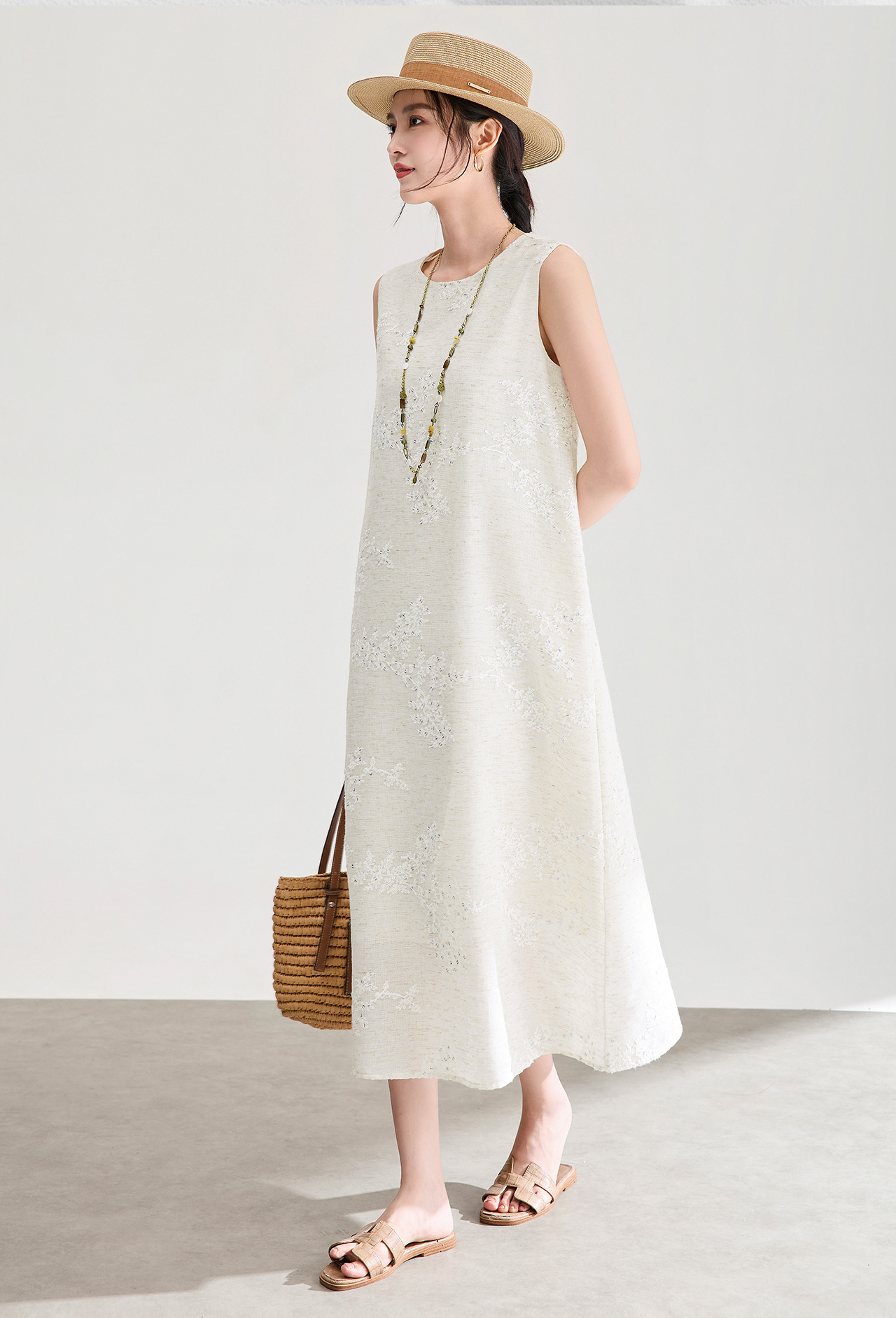 Đầm maxi nữ không tay thêu sequin hoa trắng phong cách nghỉ dưỡng — màu sắc chi tiết 2