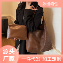 时尚简约百搭小方包女高级感轻奢腋下包2025新款通勤单肩斜挎包女