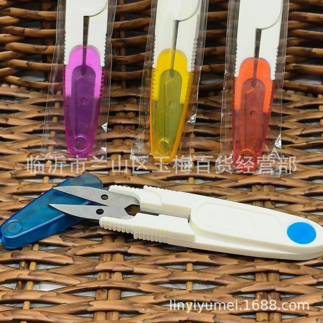 家用U型塑料弹簧纱剪十字绣小剪刀 透明带盖线头剪安全缝纫剪批发