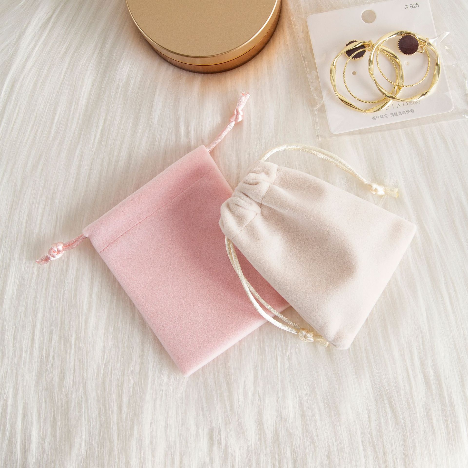 1 Piece Flannel Simple Style Daily Solid Color Jewelry Packaging Bags display picture 2