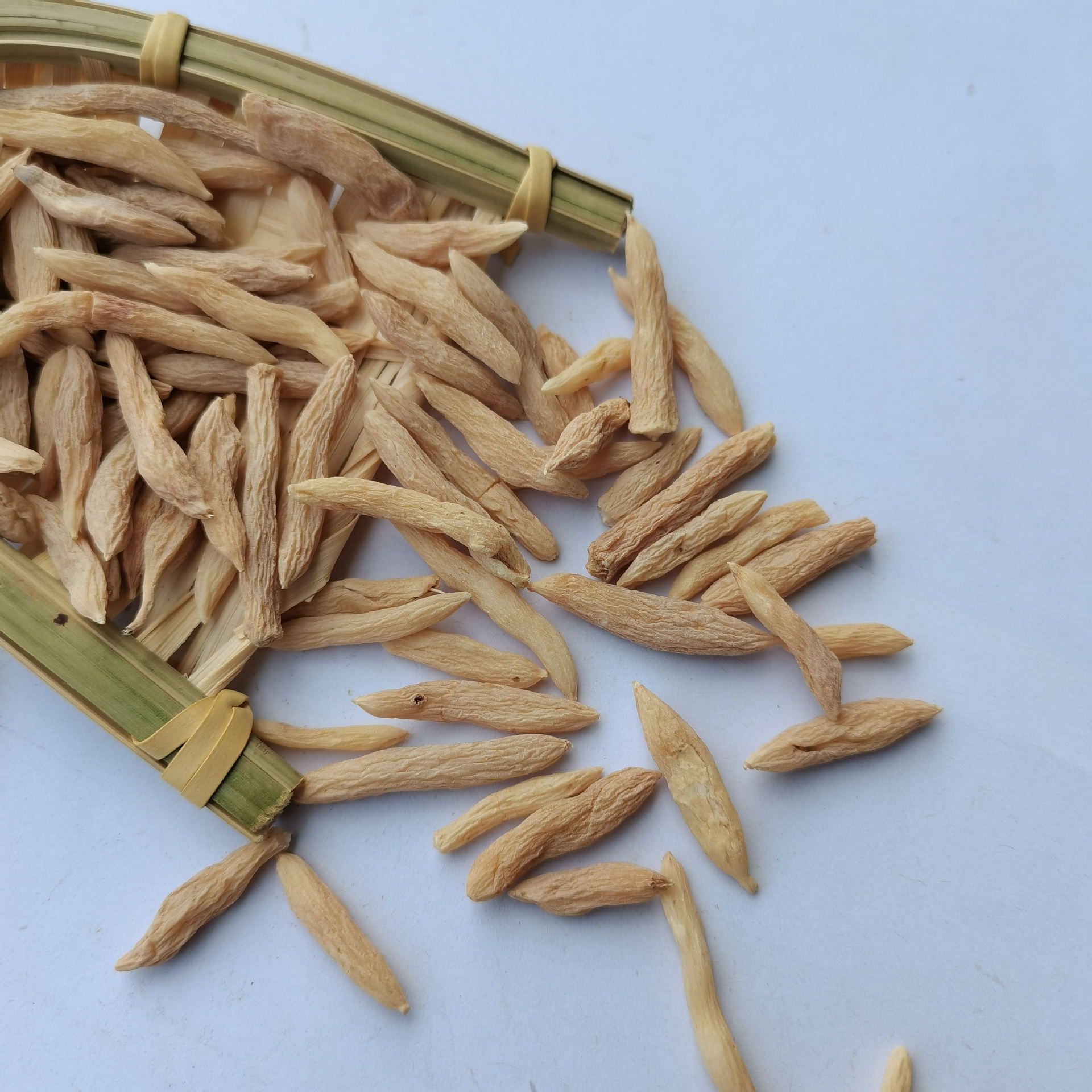 Wholesale Supply: Sichuan Ophiopogon 500g, New Arrivals in Bulk—Mianyang Ophiopogon, Traditional Chinese Medicine Ingredient "Cun Dong"—Large Quantities Available at Special Discounts