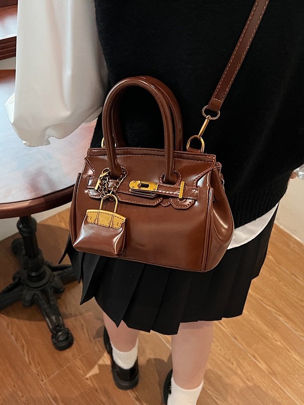 Bolso para mujeres 2025 nuevo cross-border multifuncional retro mochila de hombro nicho bolso de oro de lujo ligero