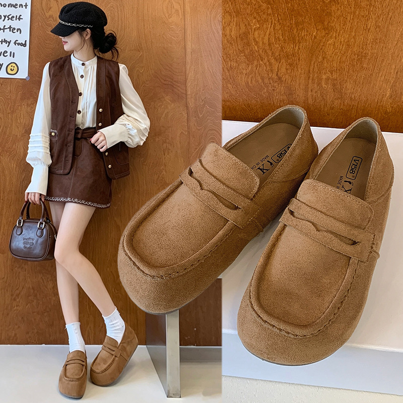 Retro yo'lovchilar uchun yarim sirpanadigan, zamonaviy yozgi nafas oluvchi zamsh Birkenstock ayollar uchun shippaklari, kiyish oson va kundalik.