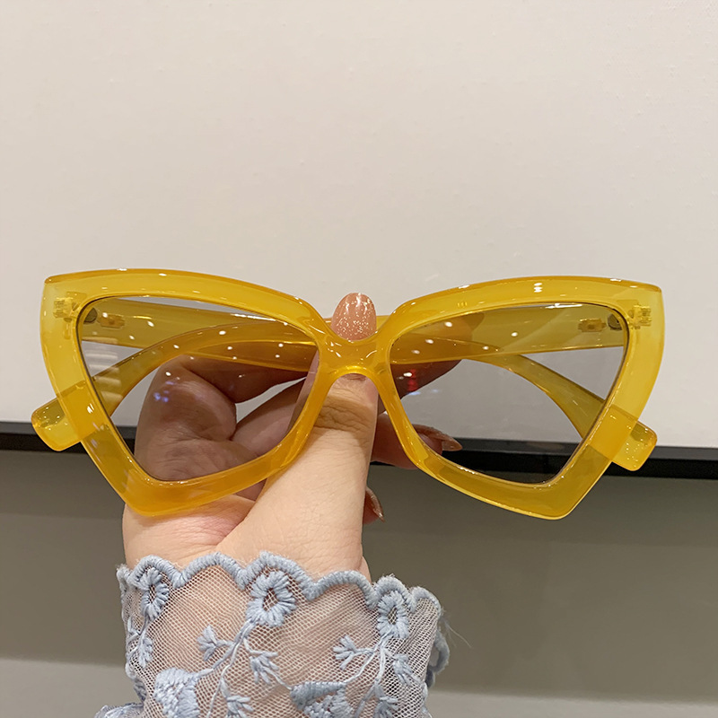 Occhiali da sole triangolari retrò per donna e uomo neri_voghion.com