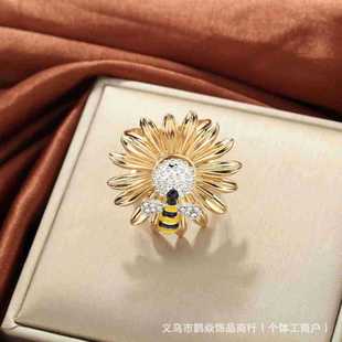 Bee Honey Picking Fresh Pastoral Style Silk Scarf Buckle Cute Daily Decorative Accessories Scarf Magnetic Buckle