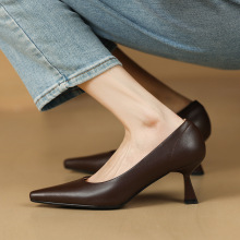 ����С�Ը���Ƥ��ɫ�߸�Ь2023���\��ͨ��С���^OL���߸���ЬŮ