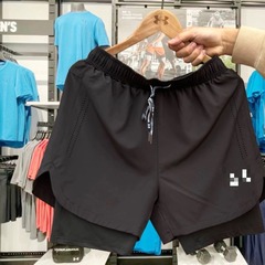 ブランドの氷糸速乾偽の2つの内胆半ズボンがあります。