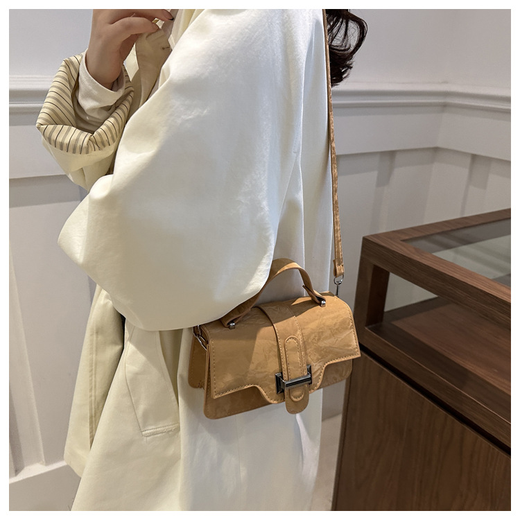 2024 New style women's trendy, fashionable and high-quality single-shoulder handbag, autumn commuting crossbody small square bag undefined