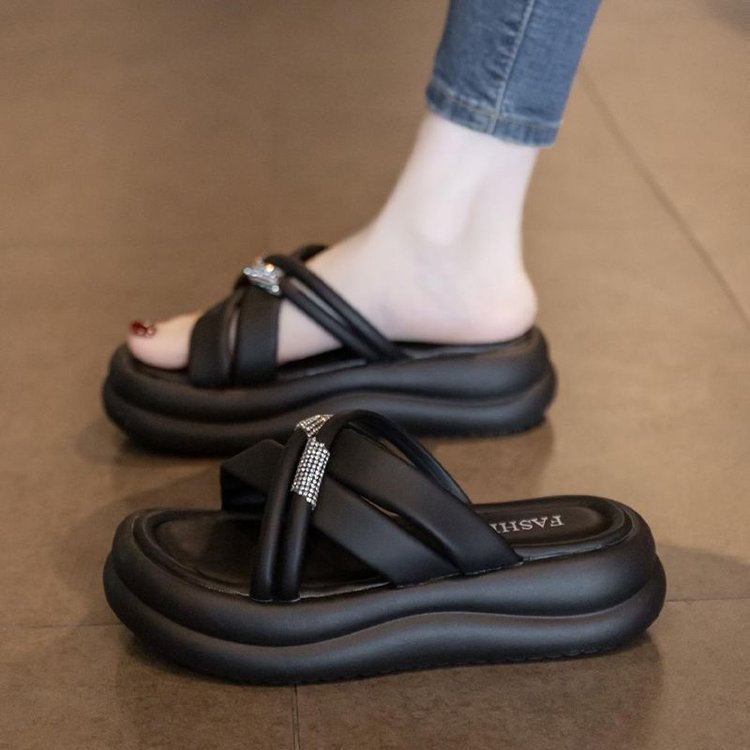 Sandals and slippers women's summer outdoor wear 2025 new soft bottom non-slip one-word high-grade rhinestone thick-soled beach sandals