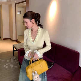 静奢美学/温柔立体花V领长袖T恤女秋季超好看修身上衣