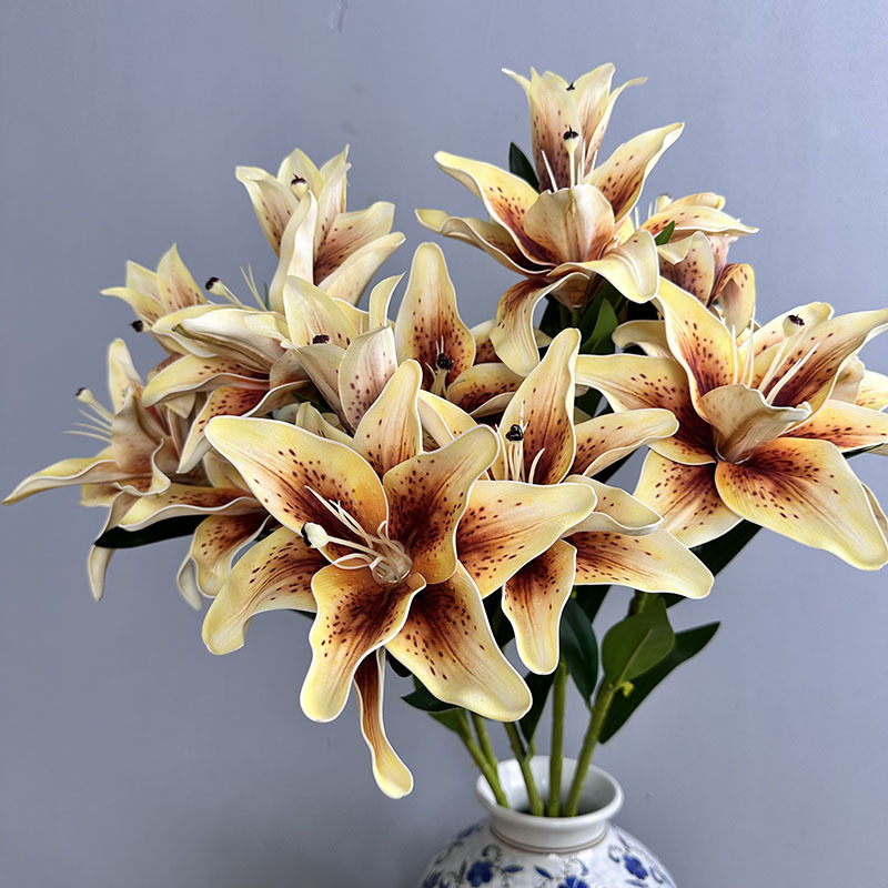 Double petal lily retro 3-head oil painting lily gradient high-end…