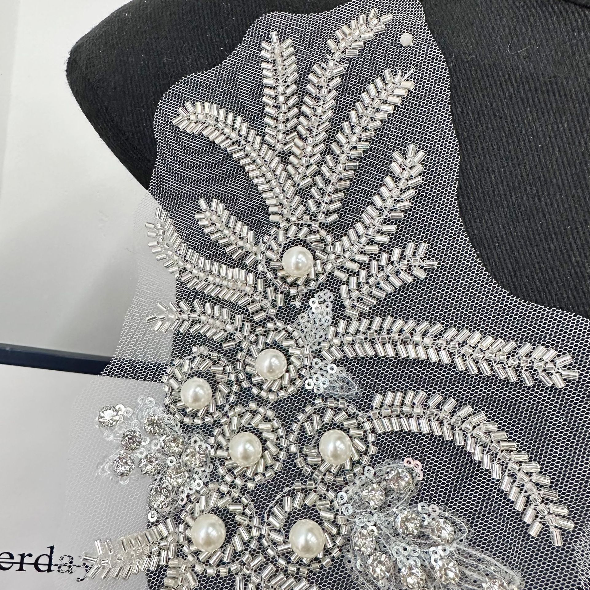 Parches bordados de encaje gris, perlas de diamante hechas a mano, accesorios de prendas de vestir, piezas de decoración de pecho DIY