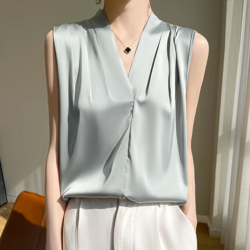 Satin-like silk-feel V-neck camisole for women: summer office wear, sleeveless inner layer, halter-style solid-color top