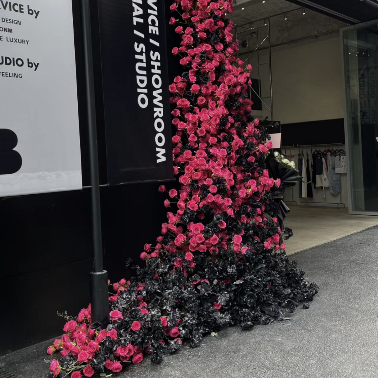 瀑布花玫红黑色仿真花弗洛伊德玫瑰小红书推荐楼梯布置绢花瀑布