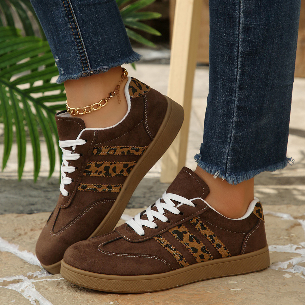 Zapatos de entrenamiento de base plana para mujeres 2025, primavera y otoño, zapatos de skate de comercio exterior de tamaño grande, zapatos casuales de moda, zapatos blancos para mujeres