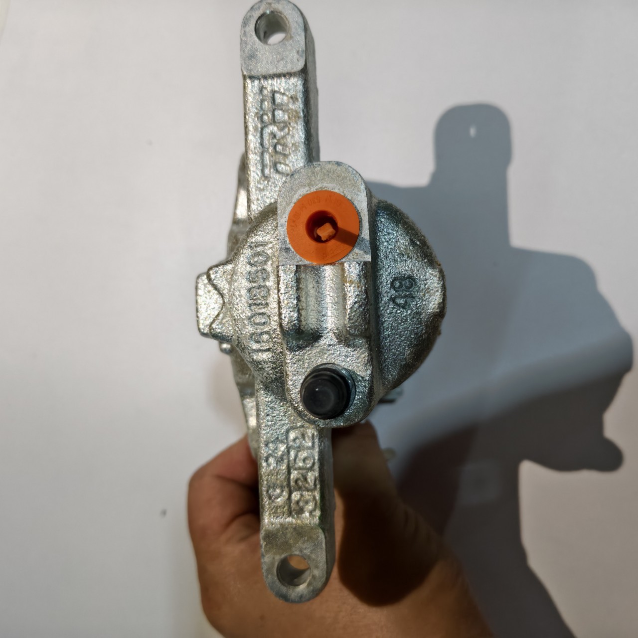 Rear brake master cylinder, rear master cylinder, master cylinder, suitable for Wrangler 3.0 3.6 68003778AA