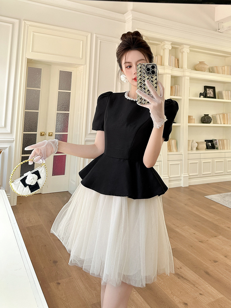 Đầm maxi nữ cổ tròn xếp bèo, thắt eo phối lưới, váy phồng dáng công chúa — đen