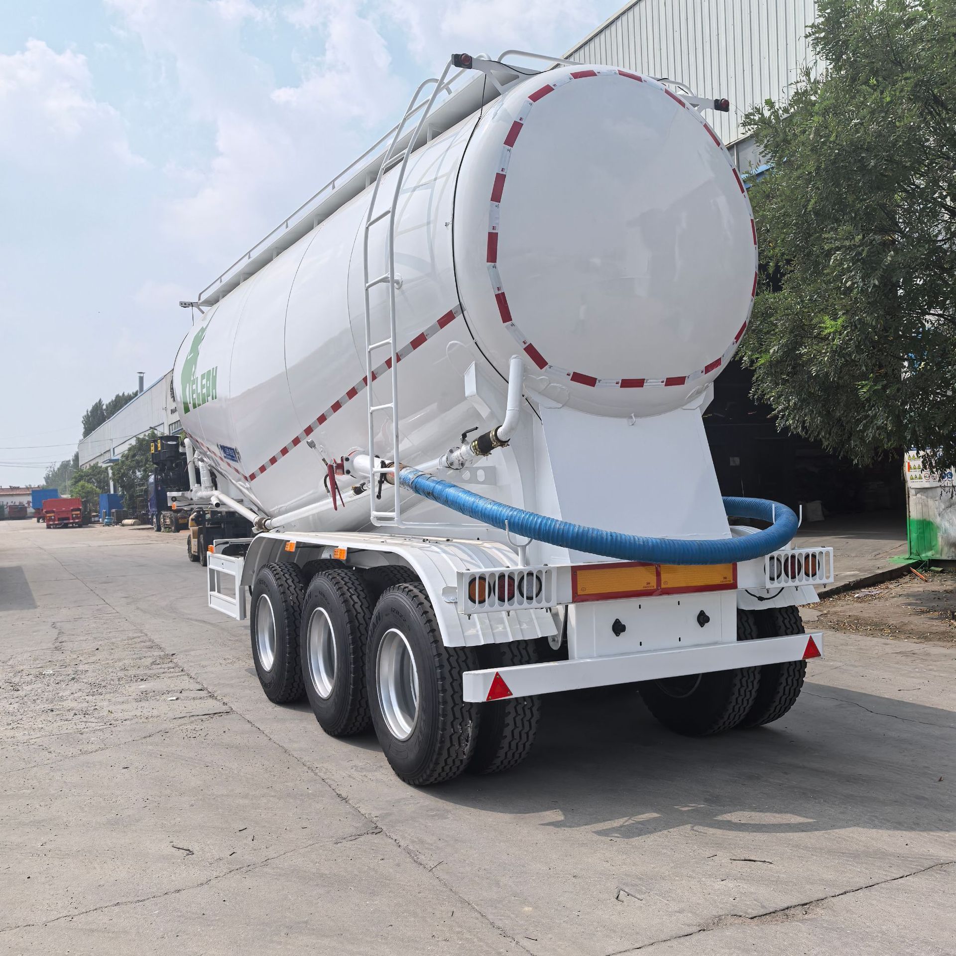 Cross-Border 60-Cubic-Meter Lightweight Bulk Cement Tank Semi-Trailer Aluminum Alloy Powder Tank Coal Ash Tank Truck