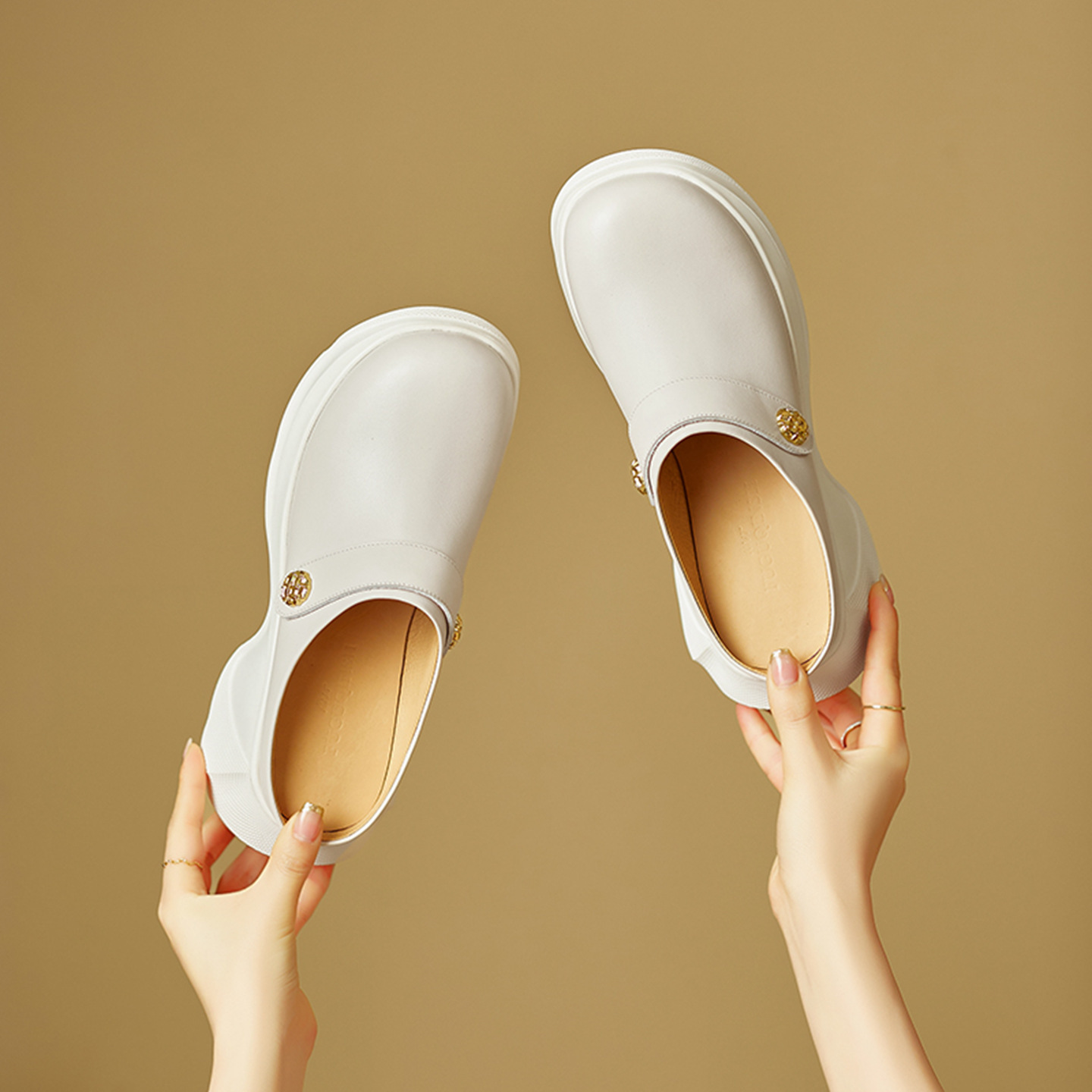 Dép sandal nữ đế bánh xốp cao, mũi kín, phong cách lười thời trang — đen
