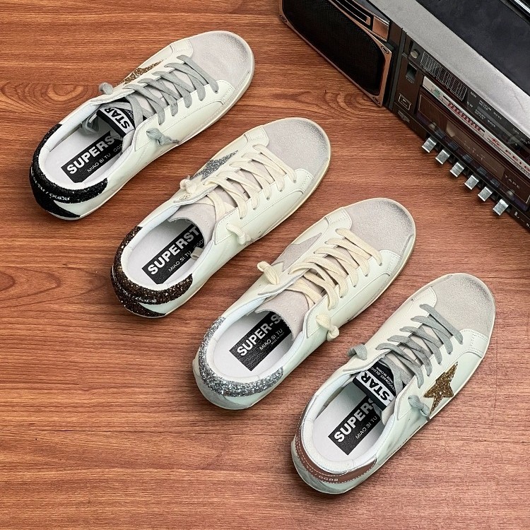 Versión mejorada de Corea del Sur GG Star Zapatos sucios de cola negra Zapatos sucios pequeños Zapatos de tabla viejos de cola plateada para mujer Zapatos casuales de aumento para hombres