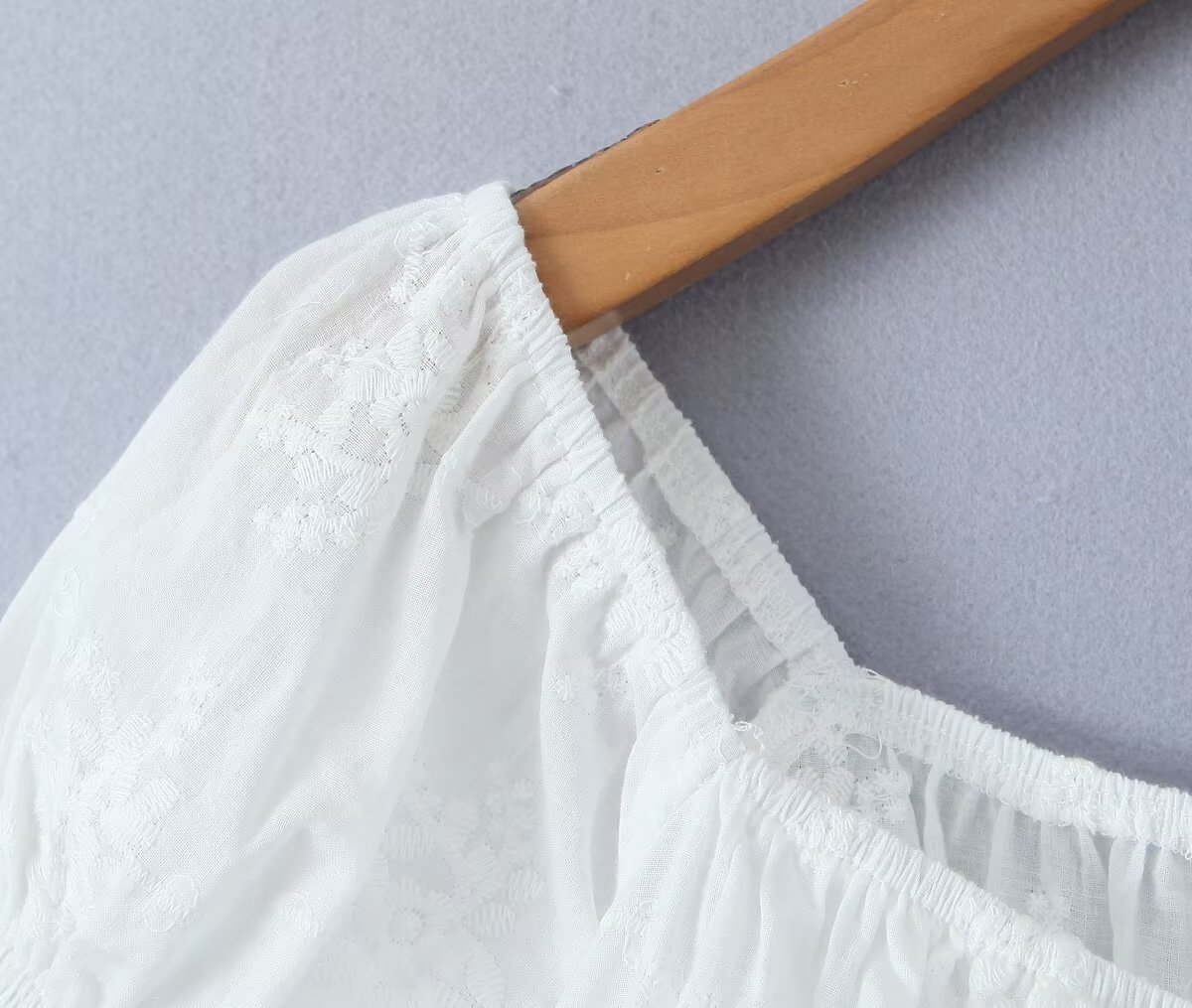 Completo estivo 2025 composto da top e gonna in pizzo francese, ideale per donne sofisticate._voghion.com