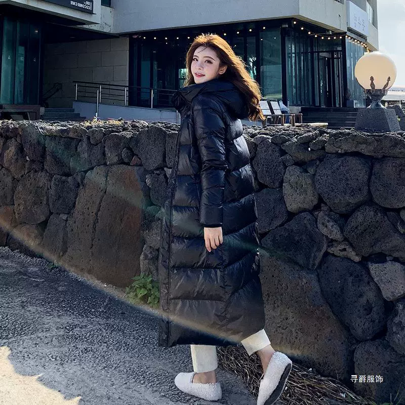 白鸭绒2024冬新款黑色羽绒服女中长款过膝加厚衣宽松亮面潮