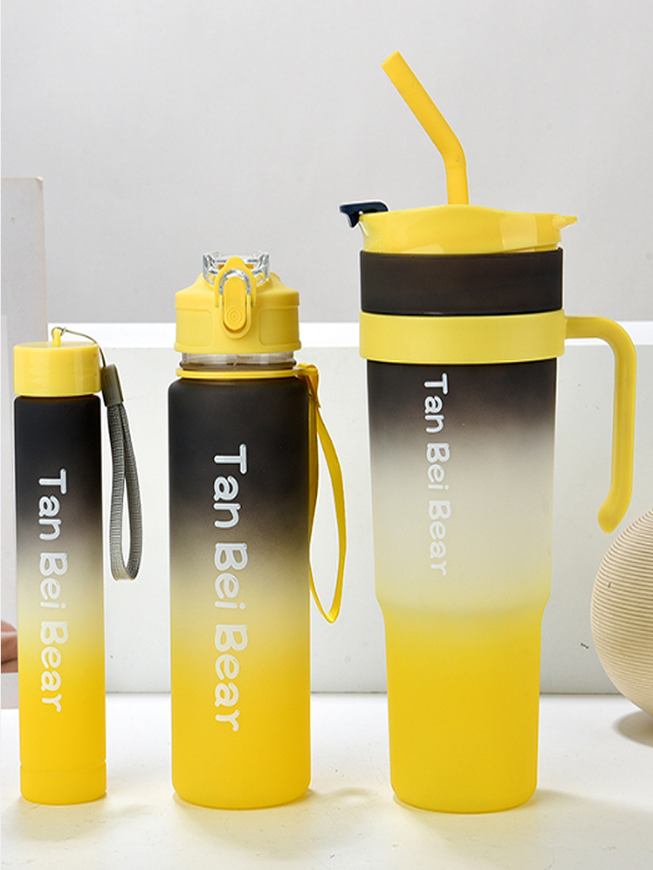 Gran capacidad portátil esmerilado escala taza de plástico personalidad 3 sets paja deportes al aire libre fitness potable hervidor