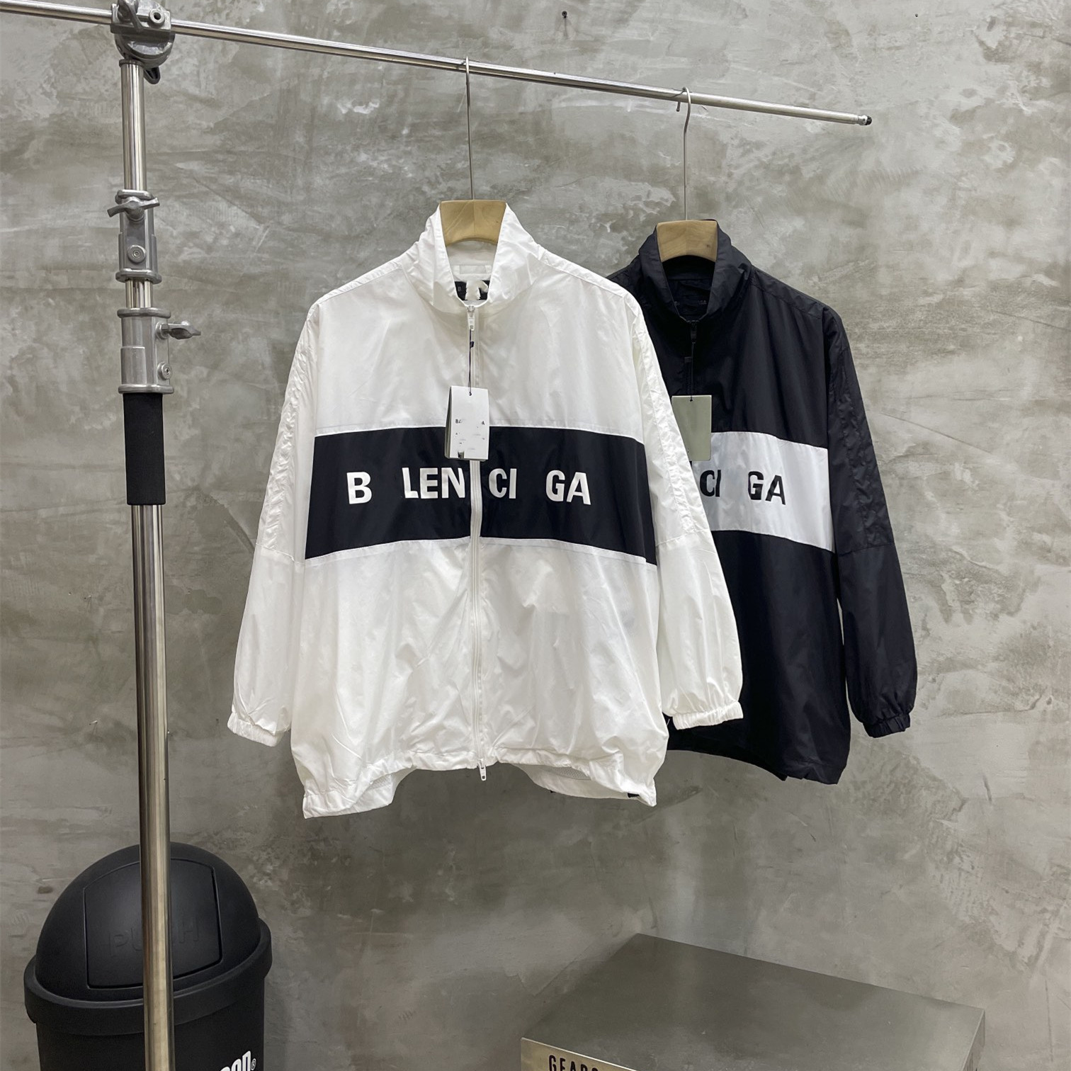 High-Quality Original Paris B Brand Patchwork Slogan Windproof and Sunproof Jacket for Men and Women