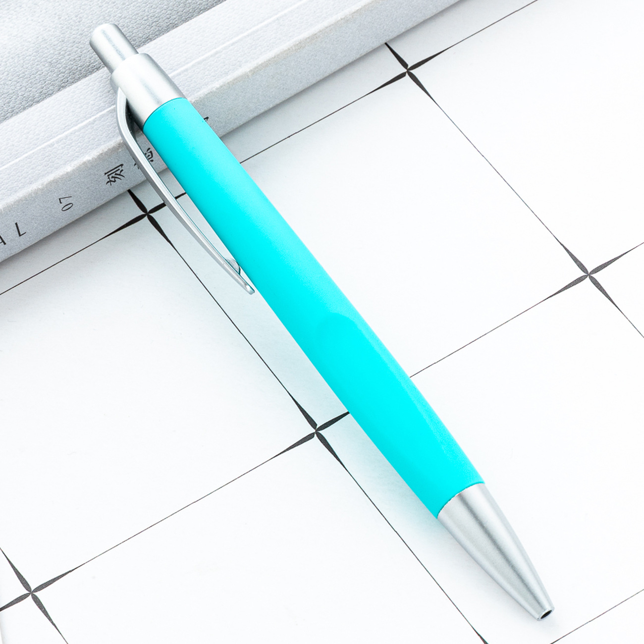 Bolígrafo de bolas de color se puede imprimir logotipo de regalo de estudiantes bolígrafo de publicidad de presión de negocios hotel de reunión bolígrafo de plástico