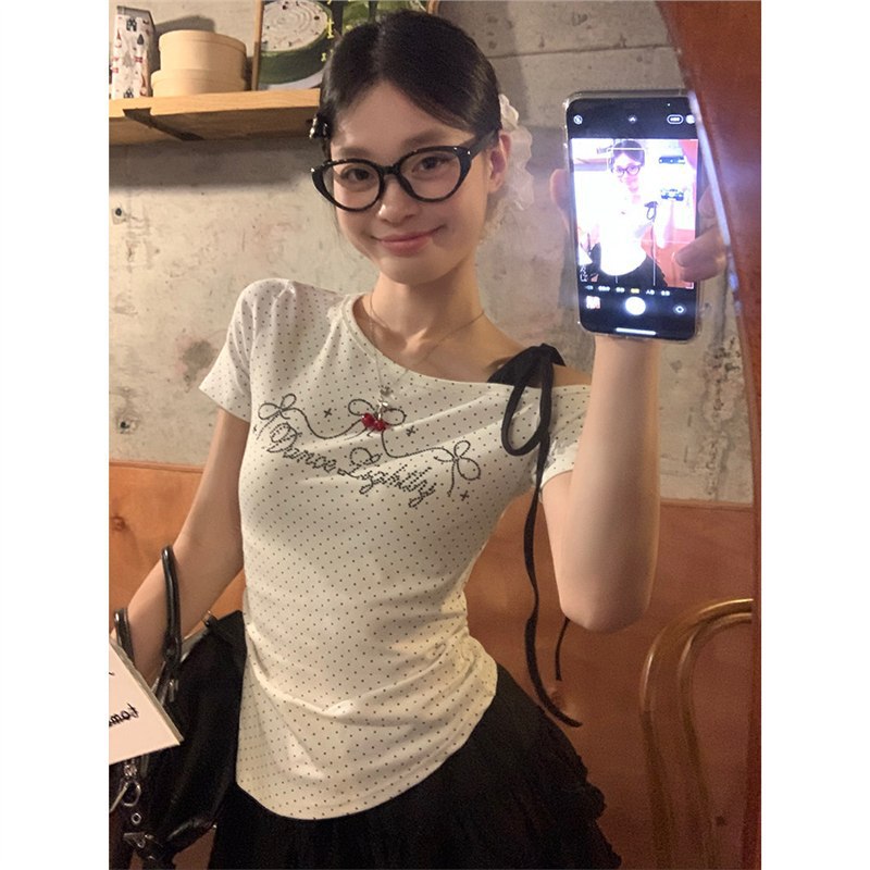 Original Fabric White Polka Dot One-Shoulder Short-Sleeve T-Shirt for Women, Summer Slim Fit Off-Shoulder Tie Bow Rhinestone Top