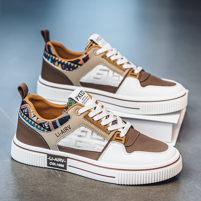 Comercio exterior transfronterizo zapatos de hombre verano 2025 nuevo estilo malla deportes ocio pequeñas zapatillas blancas estudiantes de secundaria zapatos de moda al por mayor