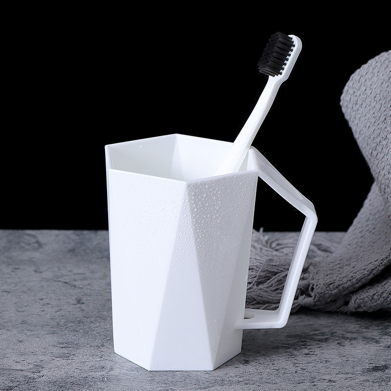Taza de lavado de diamante taza de cepillo de dientes con mango hogar moda simple creativo plástico enjuague bucal taza de cepillo de dientes al por mayor