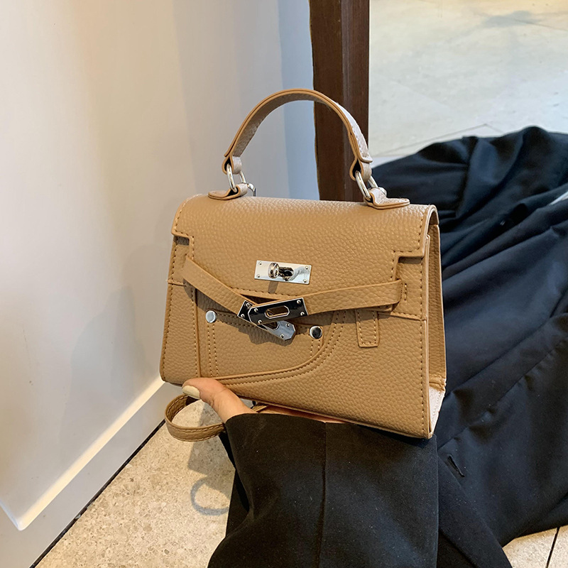 Bolsos populares transfronterizos para mujeres otoño y invierno 2024 nueva textura versátil bolsos Kylie de moda de hombro mochila