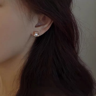 Square natural pearl earrings female niche design silver pin earrings 2024 new fashion temperament spring and summer earrings
