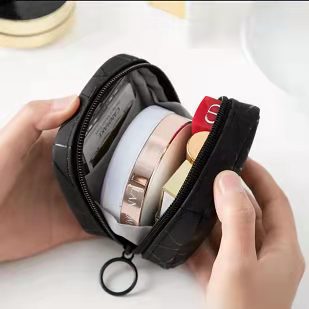 Pu impermeable lápiz labial de almacenamiento ins estilo cosmético bolsa de almacenamiento de cosméticos bolsa de almacenamiento portátil pequeño libro rojo mismo estilo bolsa