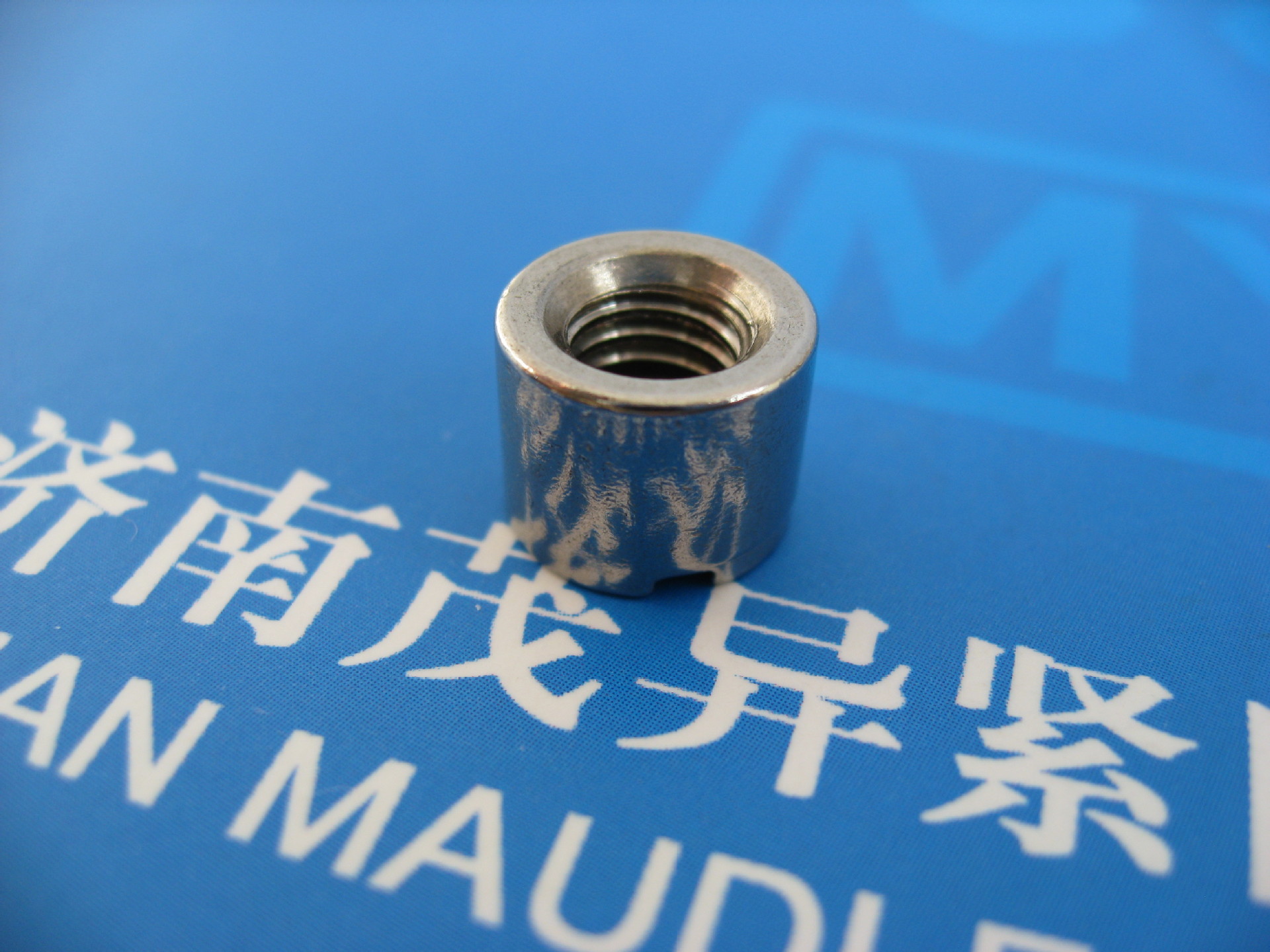 不锈钢一字开槽圆柱盲孔连接螺母