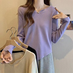 純色の早秋の長袖の女性は腹を覆います。
