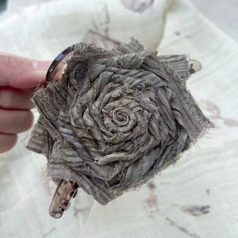 乾枯玫瑰抓夾女2024新款復古花朵抓夾後腦勺盤發高級感鯊魚夾頭飾