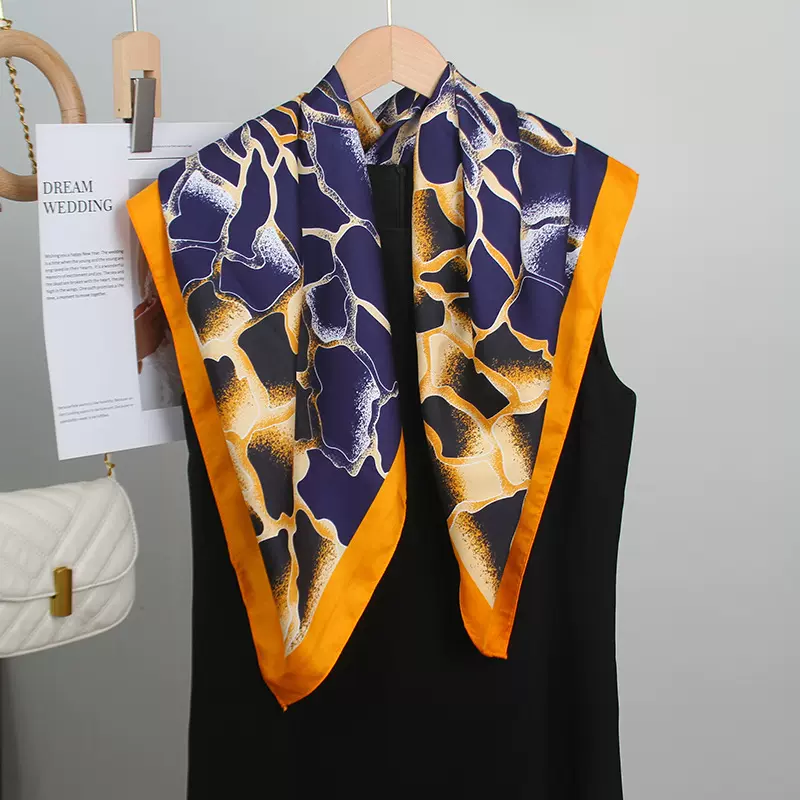 新款简约白色多功能披肩纯色极简菱形巾仿真丝斜纹凉感90方巾丝巾