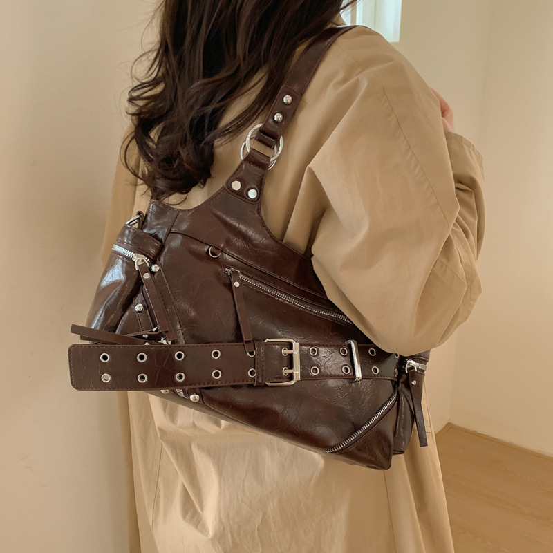 Bolsa de motocicleta de chicas calientes transfronterizas para mujeres 2025 nuevo retro cuero de cera de aceite de hombro bolso de brazo bolso de mano casual