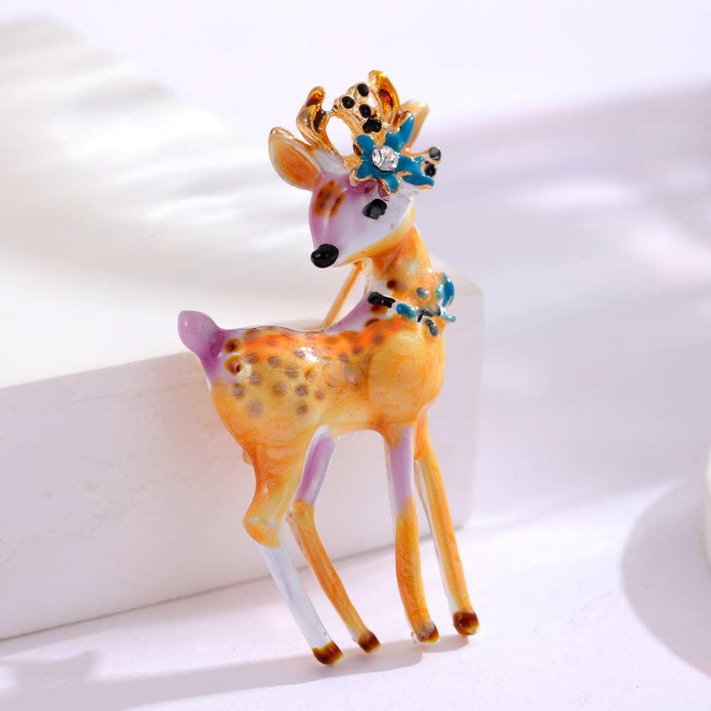 Rhinestones Inlay Material Cute Pin Deer Alloy Enamel Plating Inlay Rhinestones Unisex Brooches
