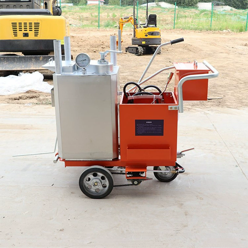 Дорожная машина для маркировки горячим расплавом. Самоходная машина для вибрационной маркировки дорожного разметки. Ручной толкатель. Парковочное пространство. Маркировка шоссе. Автомобиль.