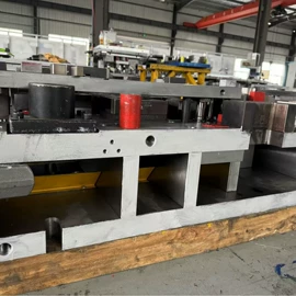 其他汽车内饰;车身及附件;冲压模