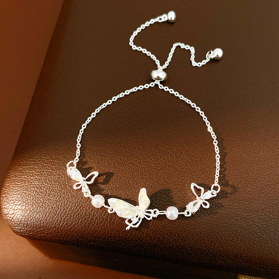 Pulsera de perlas de mariposa de marisco de marisco de piedra ligera de lujo de alto nivel de sensación de pulsera temperamento pequeño fresco y dulce joyería al por mayor