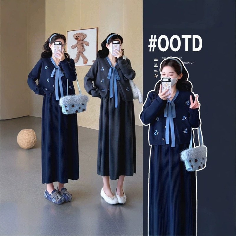 Maternity dress set for autumn 2026, featuring a new French-style, loose-fitting, and chic knit camisole dress, a two-piece outfit for fall and winter