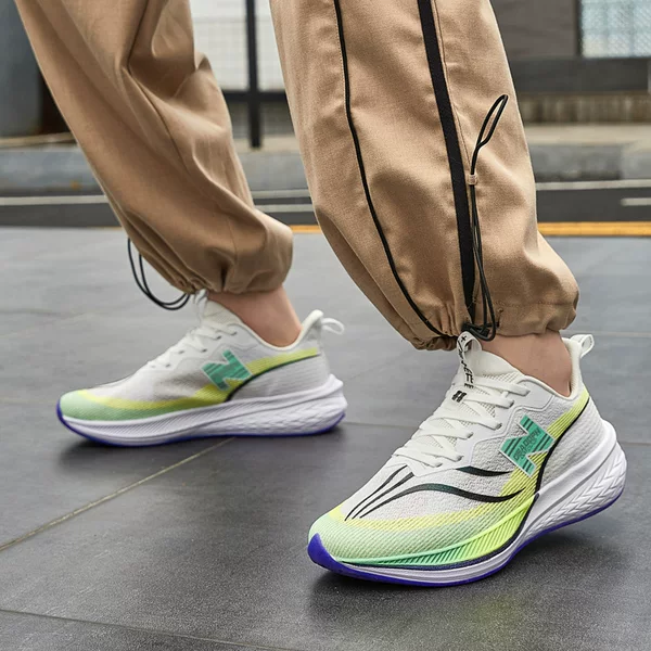 Plus Autumn and Winter Running Shoes for Men, Shock-Absorbing Lightweight Carbon Plate Running Shoes, Sports Shoes for Men and Women, Cotton Shoes, Men's Shoes