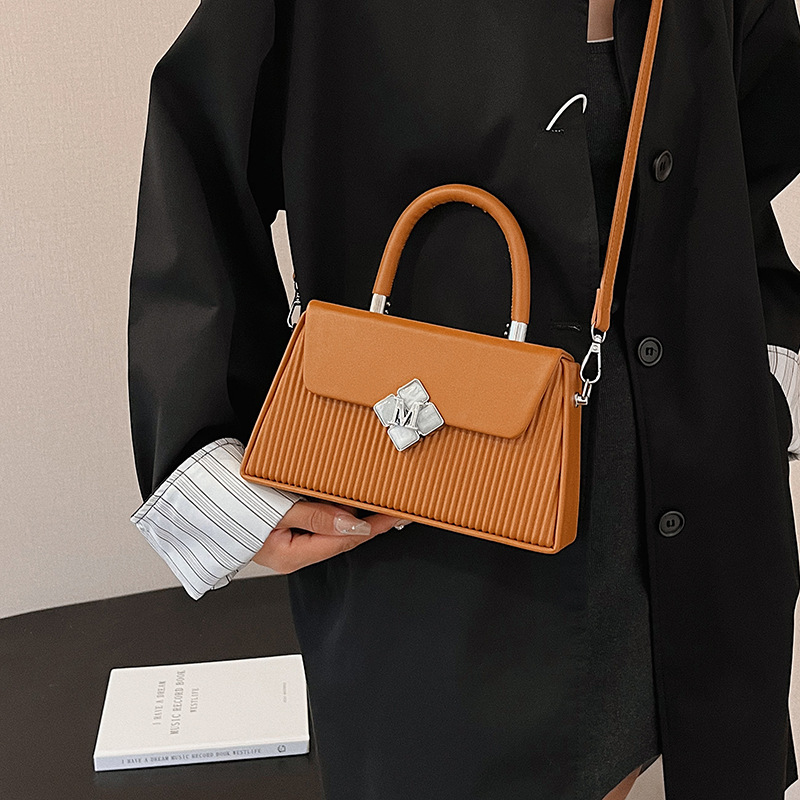 Bolso de textura transfronteriza 2025 verano nuevo bolso femenino moda bolso de hombro a rayas transmisión en vivo del mismo estilo bolso de mensajero marea