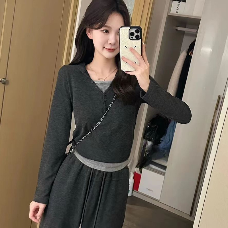 帽子付きのスウェットスーツの女性と春秋のランニングファッションの韓国版は痩せています。|undefined